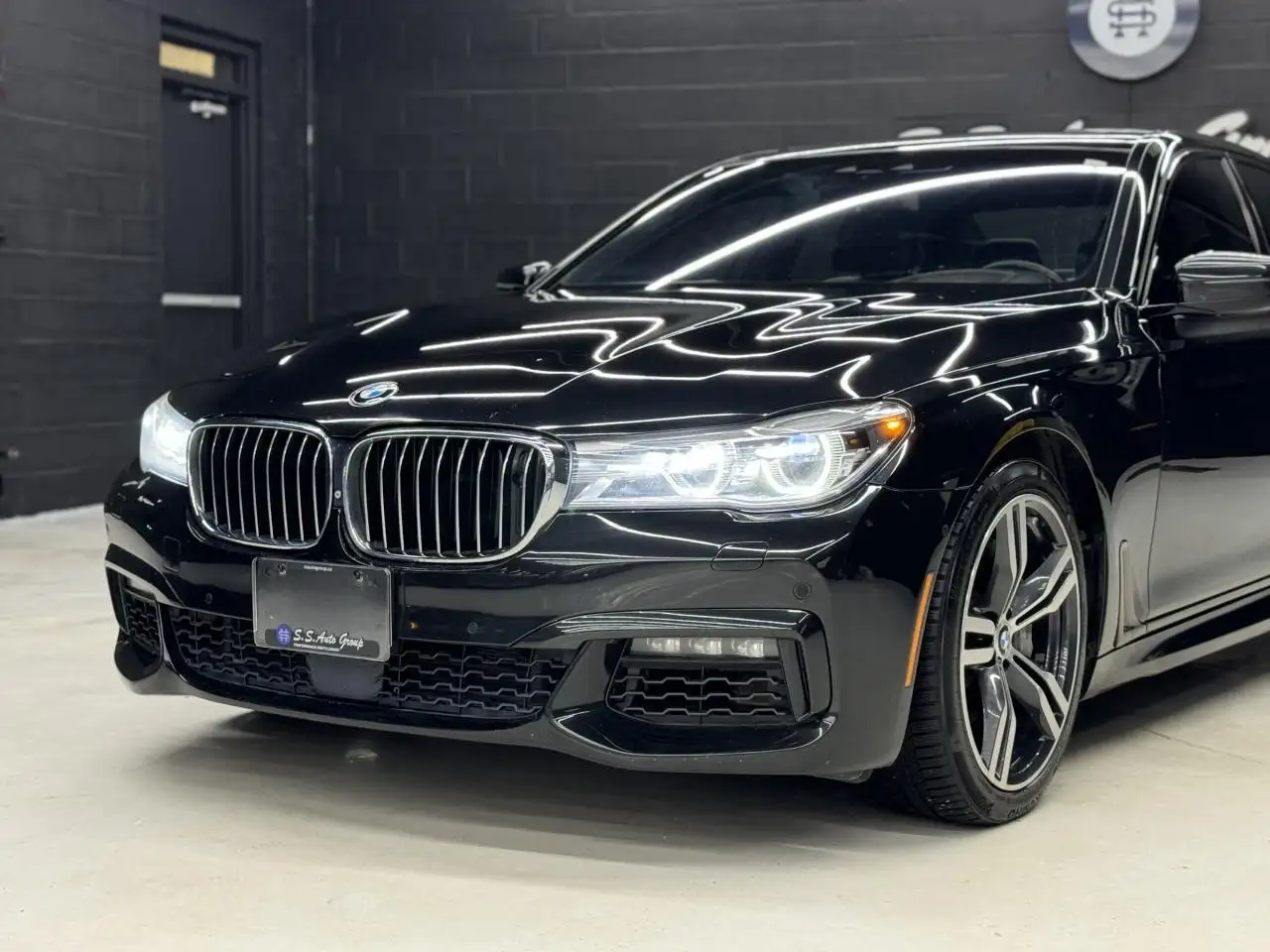 BMW 7 Series снимка BMW 7 Series