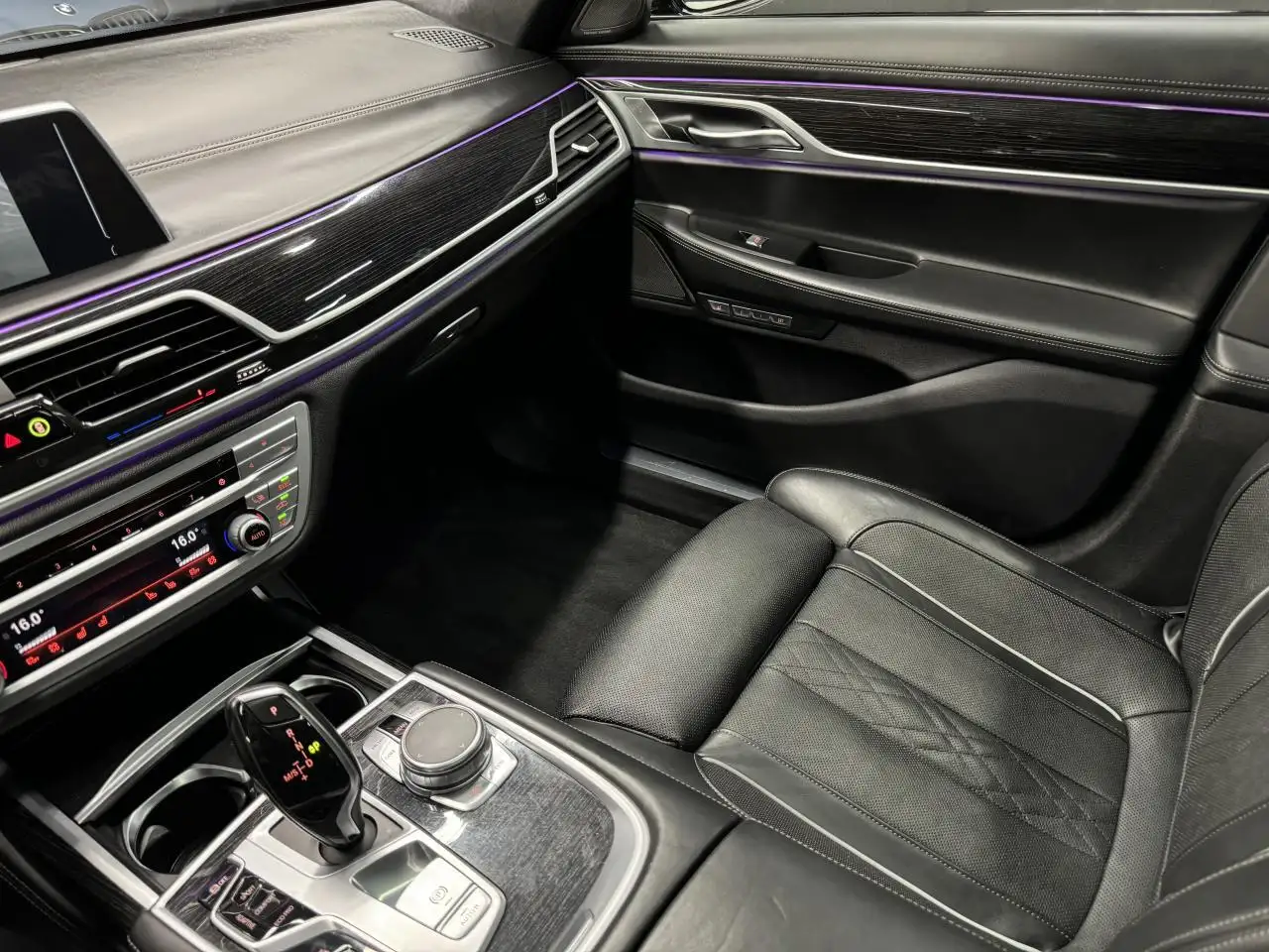 BMW 7 Series снимка BMW 7 Series