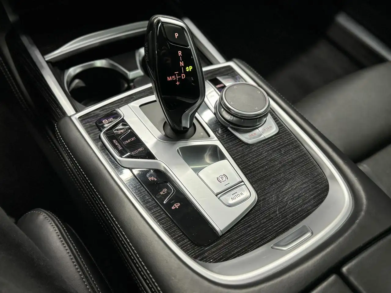 BMW 7 Series снимка BMW 7 Series