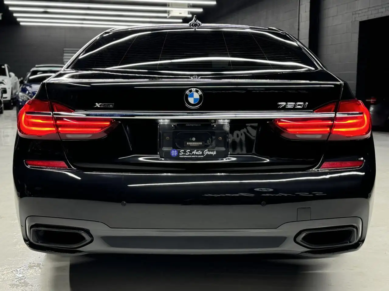 BMW 7 Series снимка BMW 7 Series