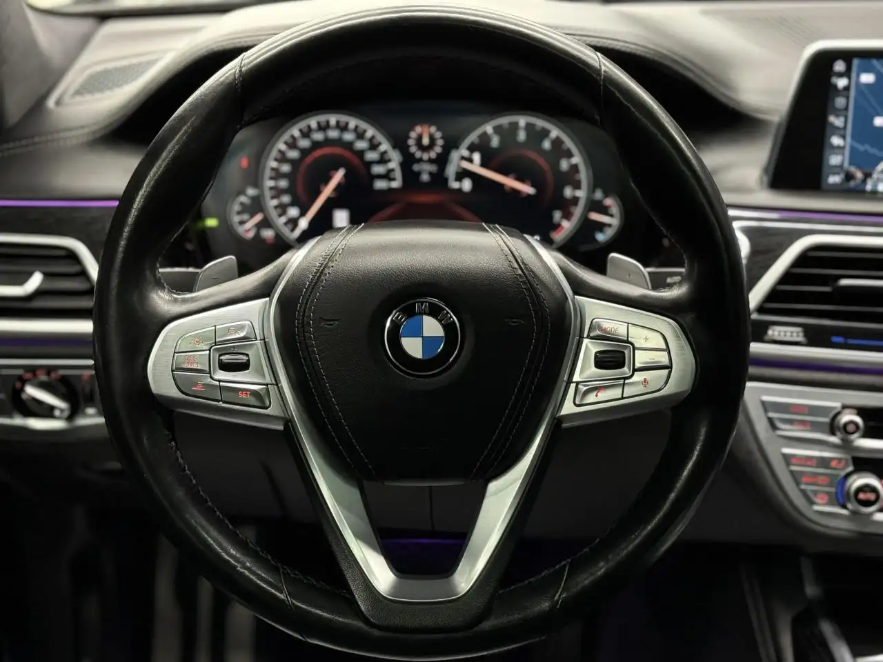 BMW 7 Series снимка BMW 7 Series