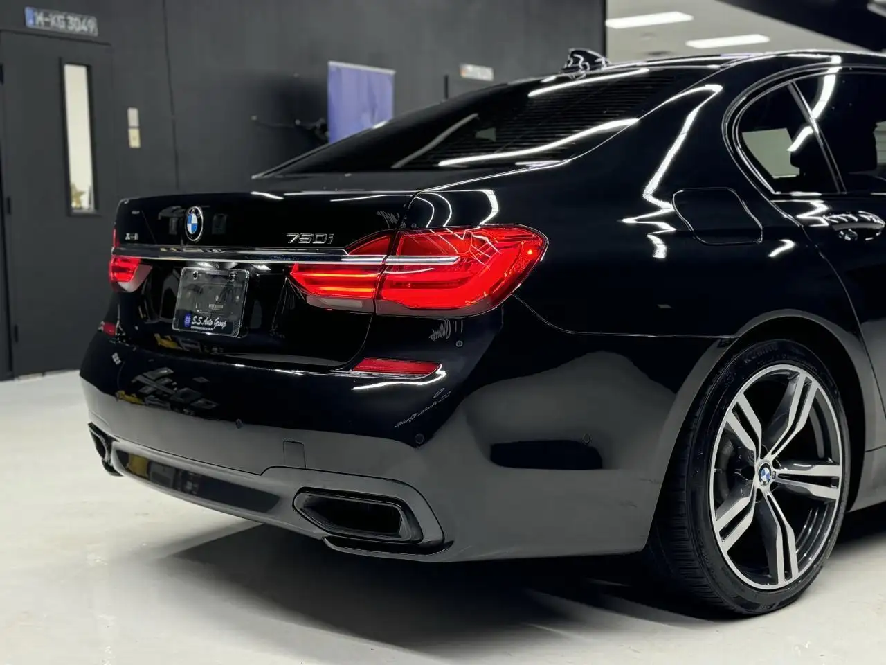 BMW 7 Series снимка BMW 7 Series