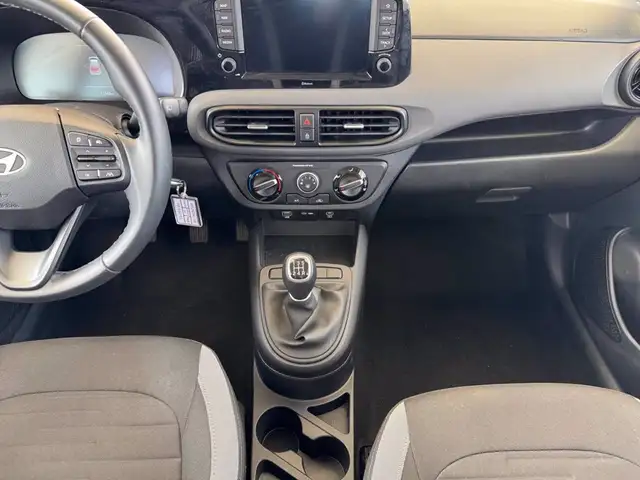 Hyundai i10 view 11