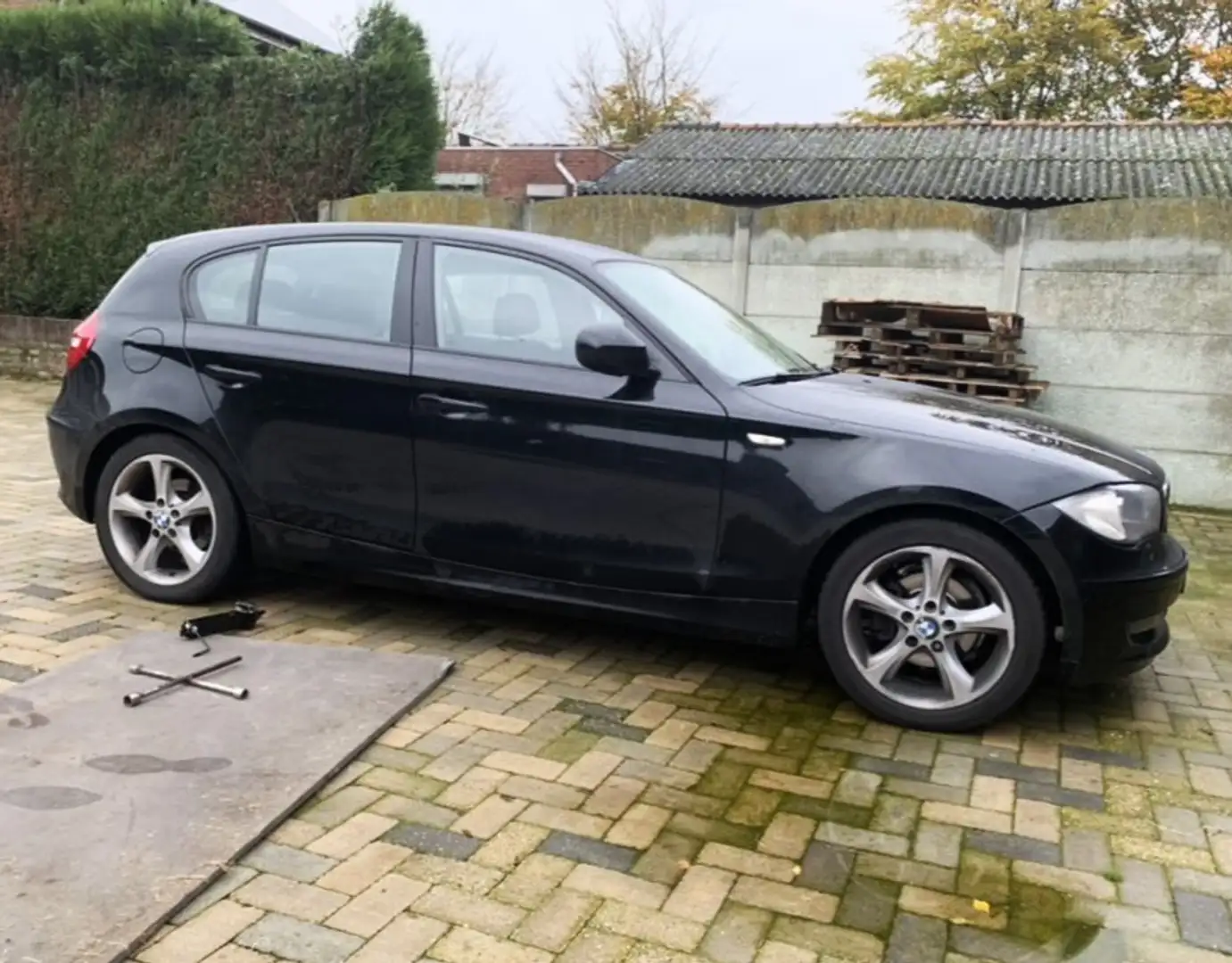 BMW 116 1-serie 116d Corporate Business Line Edition Zwart - 1