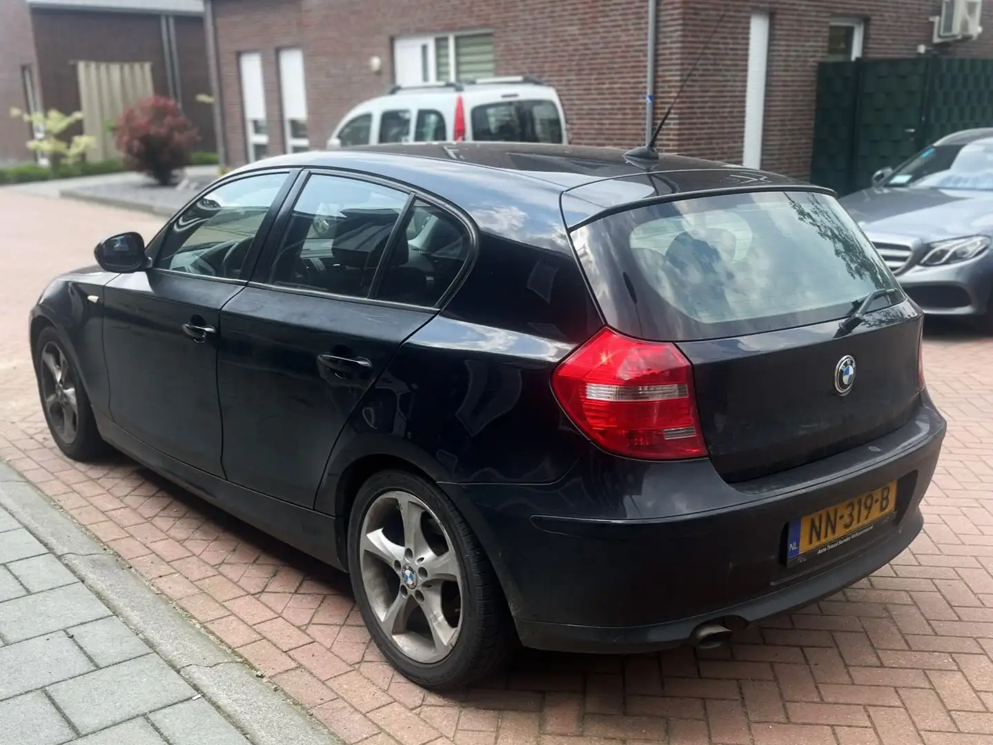 BMW 116 1-serie 116d Corporate Business Line Edition Zwart - 2