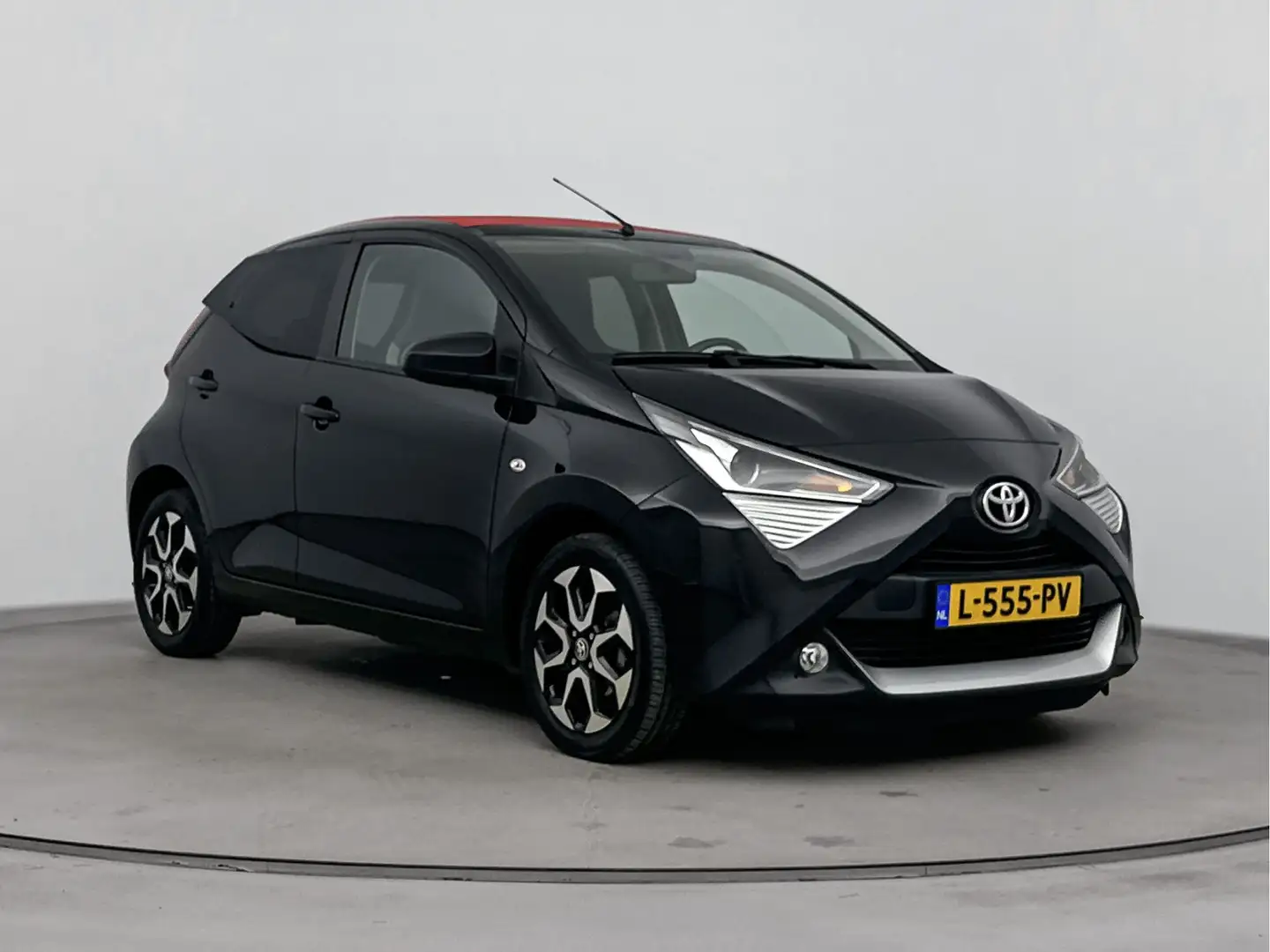 Toyota Aygo 1.0 VVT-i x-joy cabrio | Climate Control | Apple C Zwart - 2