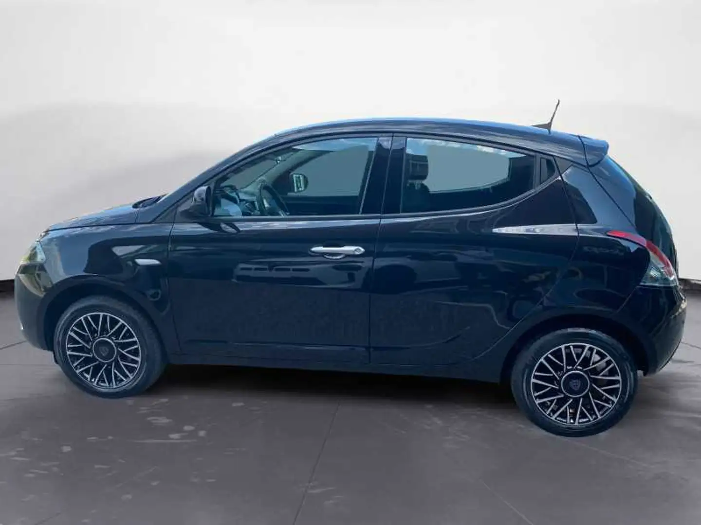Lancia Ypsilon 1.0 FireFly Hybrid Platino Zwart - 2