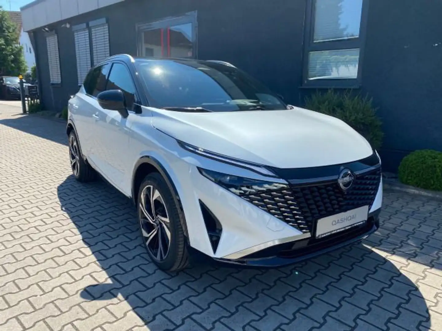 Nissan Qashqai 1,3 DIG-T X-tronik Tekna+ Navi, Klima, K Weiß - 2