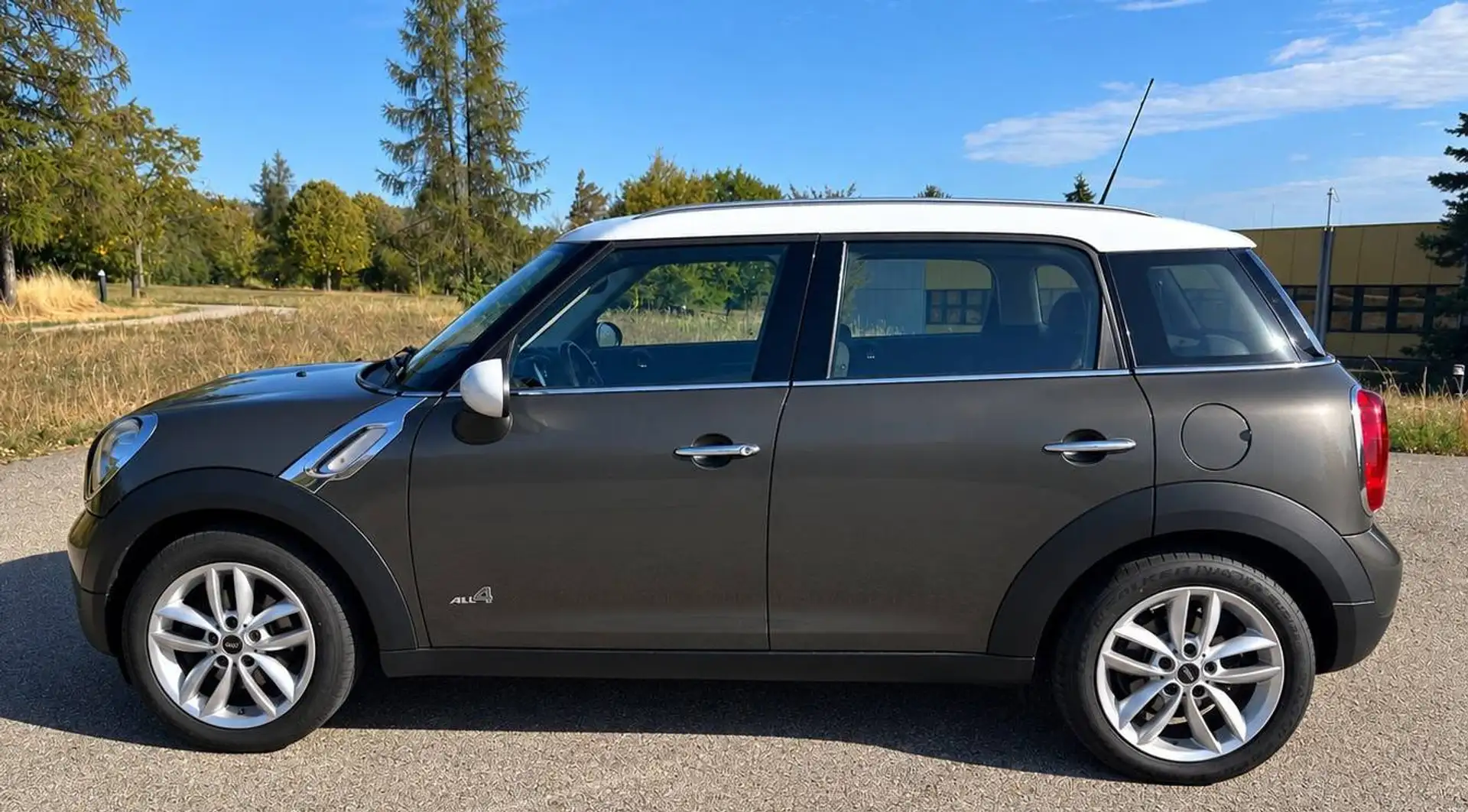 MINI Cooper D Countryman MINI Countryman COOPER D ALL4 COOPER Grau - 2