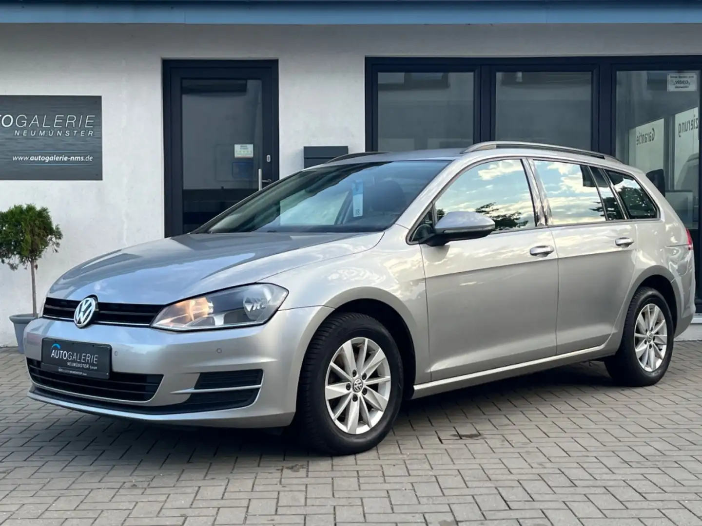 Volkswagen Golf VII Variant MFL°PDC°AHK° VW S-Heft gepfl. Silber - 1