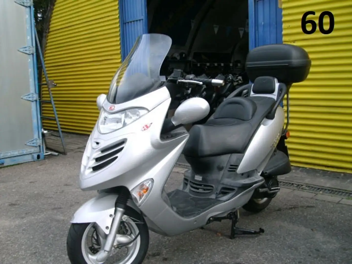 Kymco Grand Dink 125 TOP ZUSTAND(4.Stk) *99 Gebrauchte Roller auf Lager Silber - 1