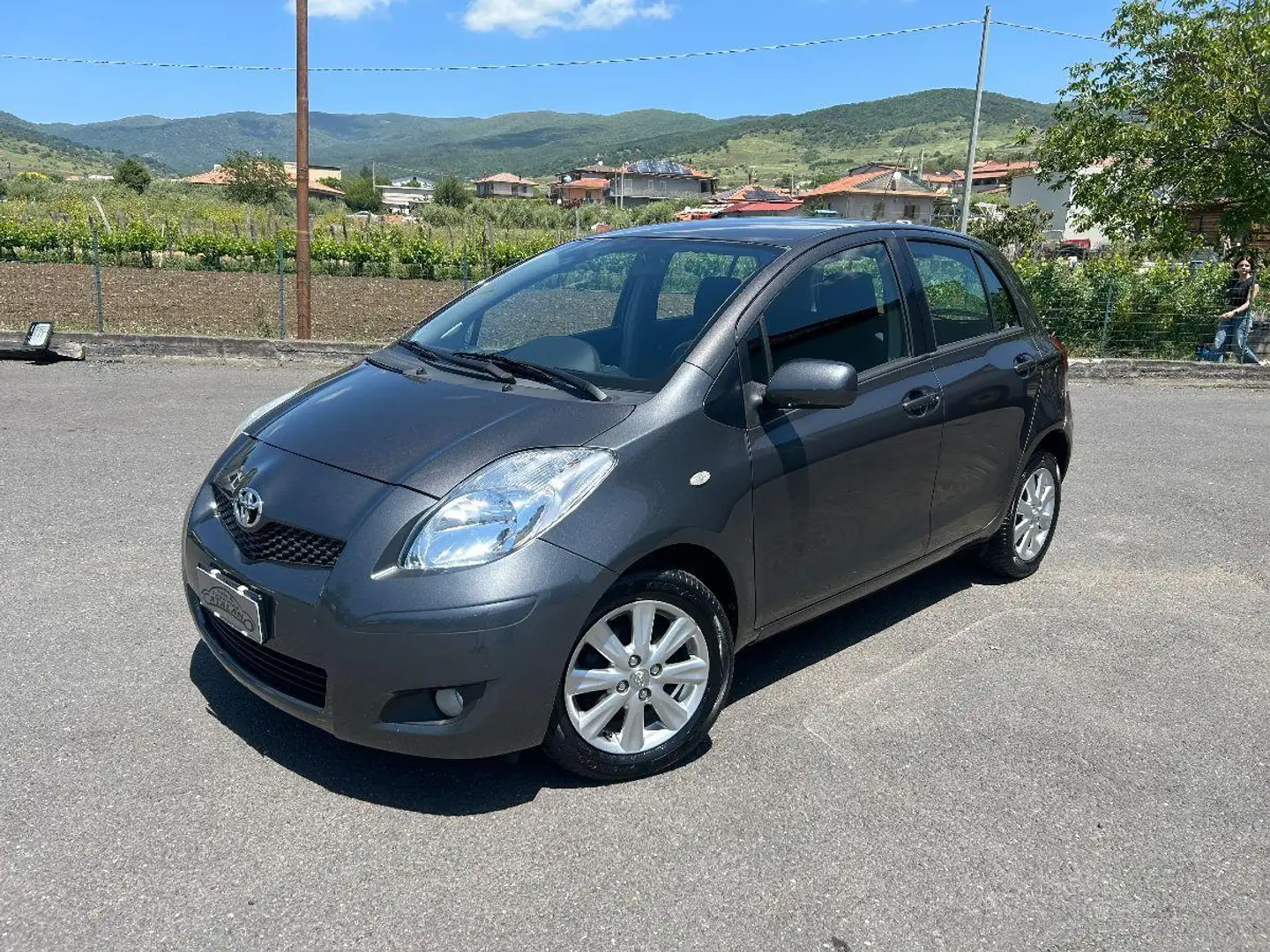 Toyota Yaris 1.4 D-4D 5p. Sol Gris - 2