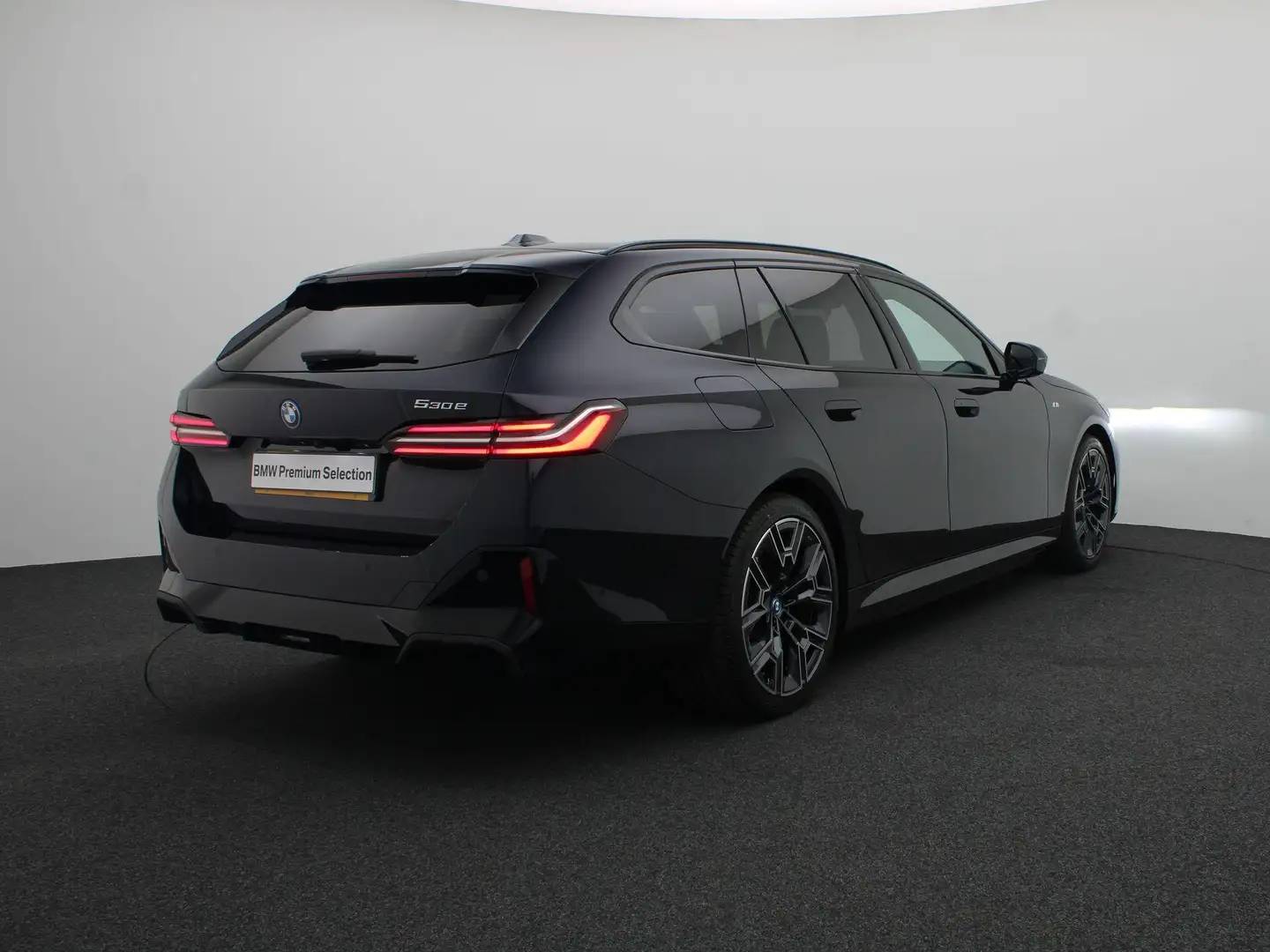 BMW 530 5 Serie 530e Touring M Sport Edition | Travel Pack Noir - 2