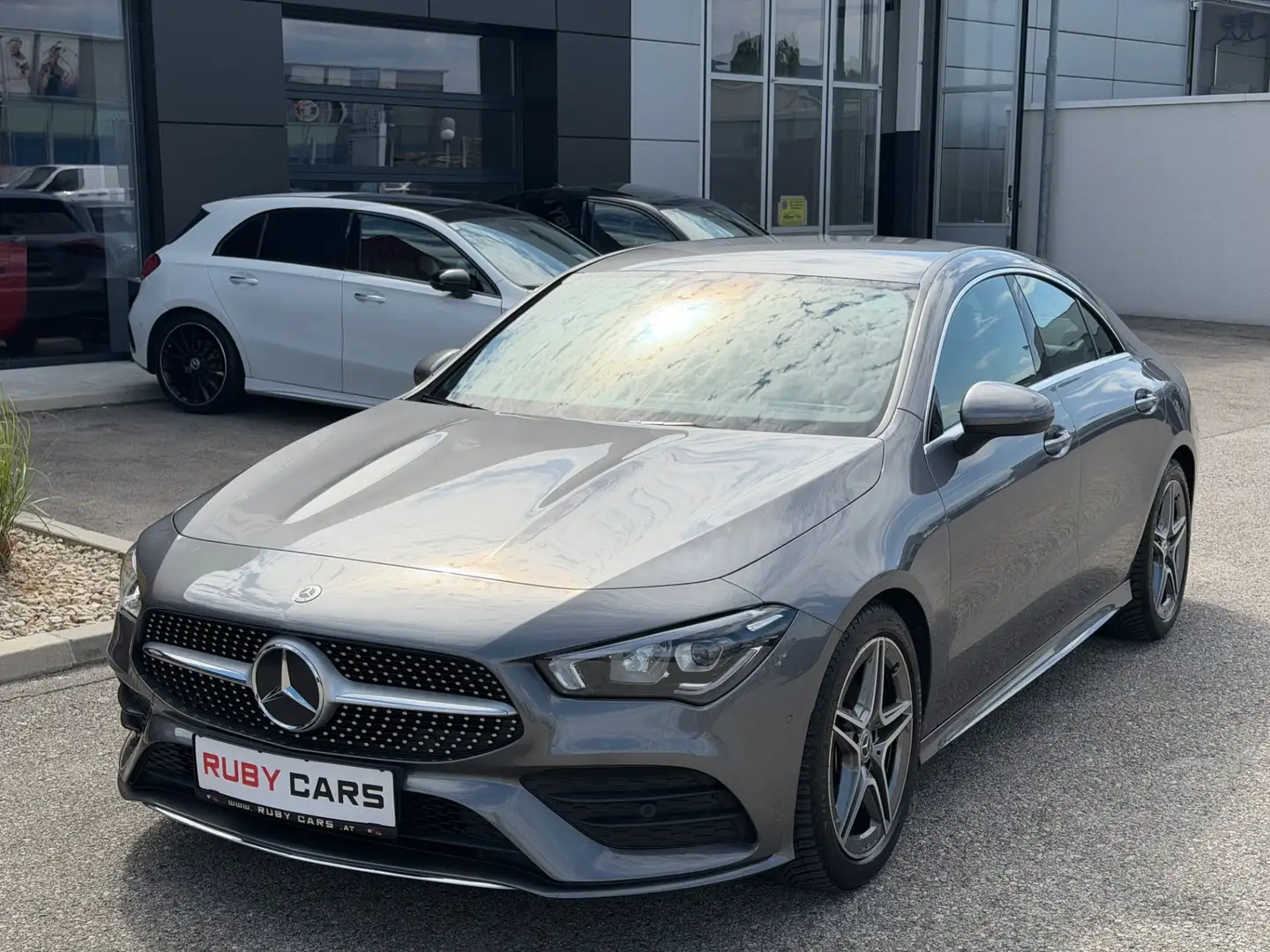 Mercedes-Benz CLA 200 CLA-Klasse CLA 200 d AMG Line Silber - 2