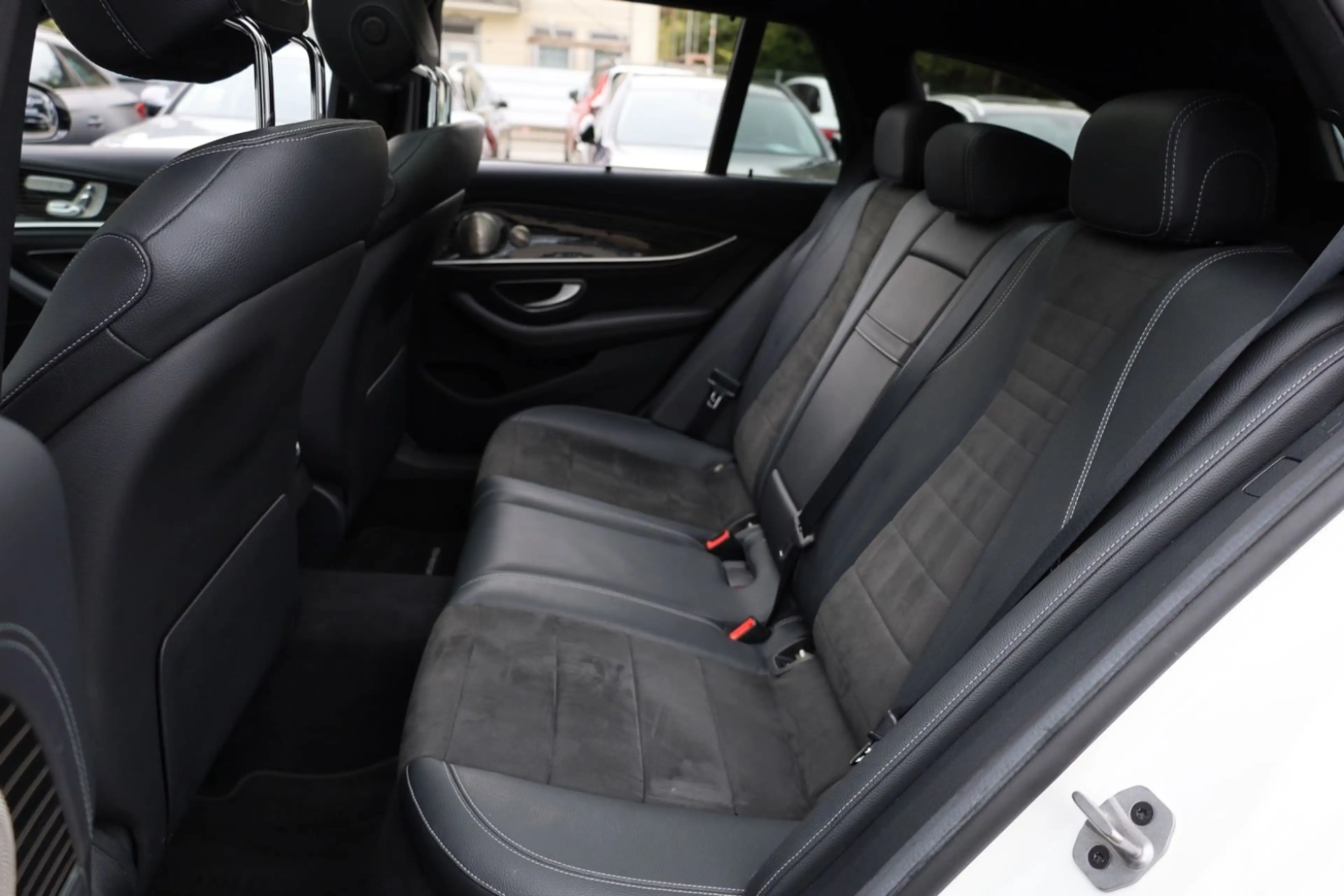 Mercedes-Benz E 300 de T/PANO/BURMESTER/3x AMG/MEMORY/VOLL!/36 — photo 9