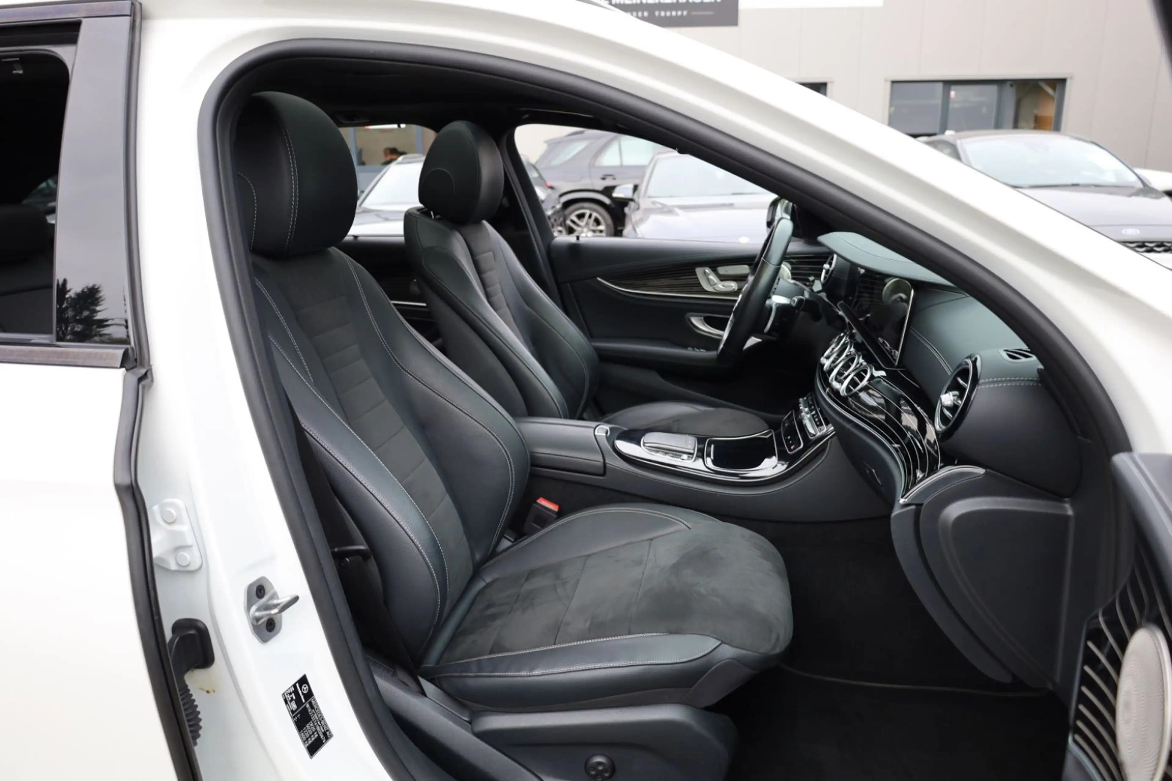 Mercedes-Benz E 300 de T/PANO/BURMESTER/3x AMG/MEMORY/VOLL!/36 — photo 10