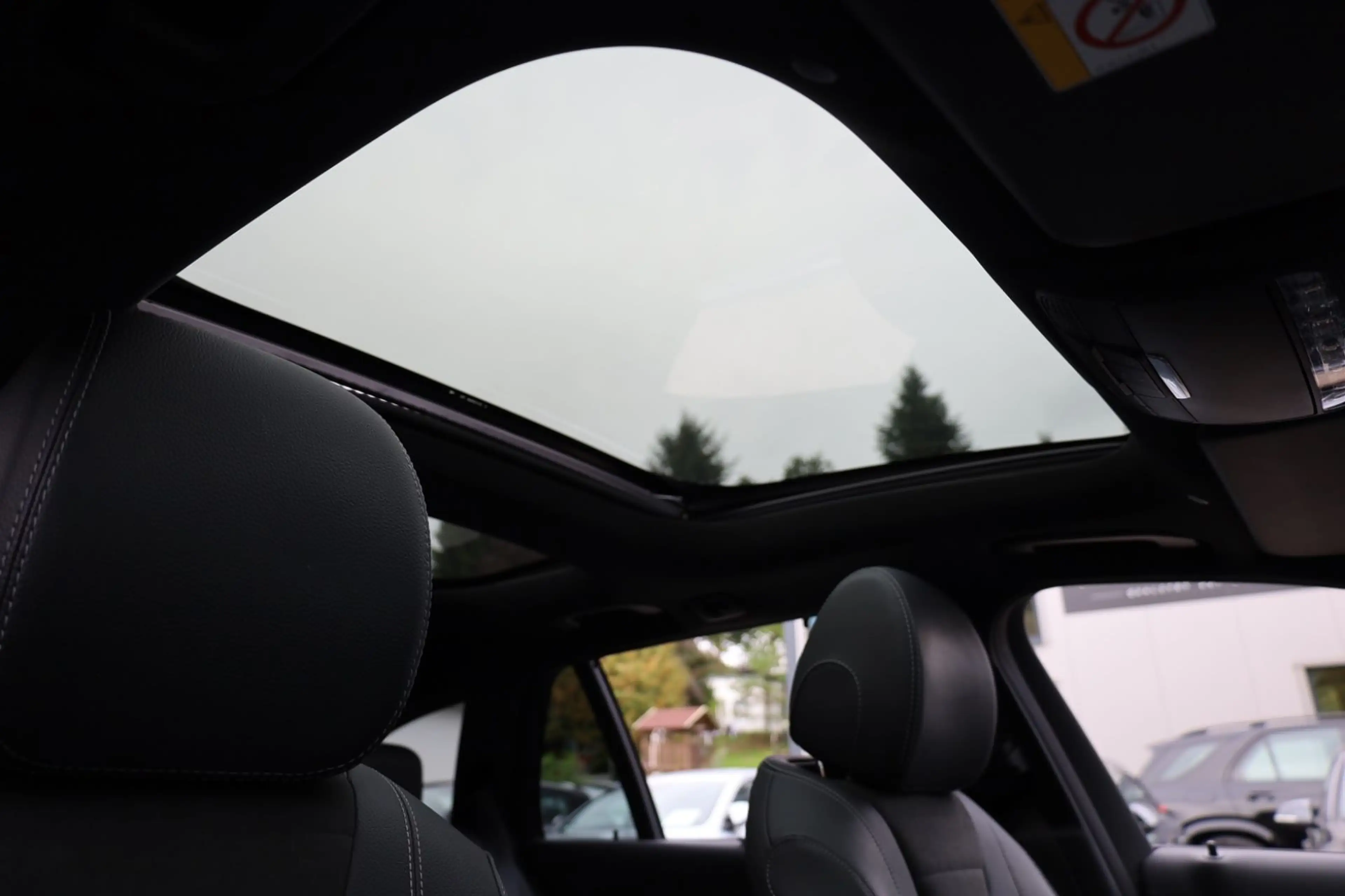 Mercedes-Benz E 300 de T/PANO/BURMESTER/3x AMG/MEMORY/VOLL!/36 — photo 12