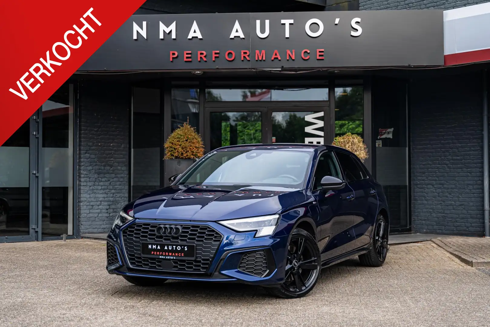 Audi A3 Sportback 40 TFSI e S edition Competition | MATRIX Blue - 1