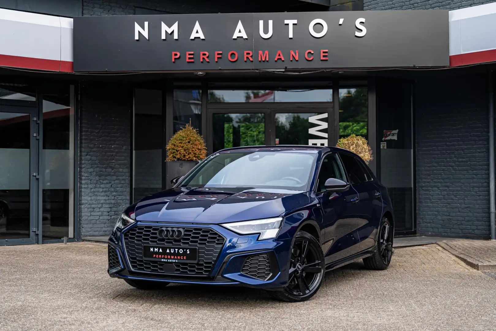 Audi A3 Sportback 40 TFSI e S edition Competition | MATRIX Blauw - 1
