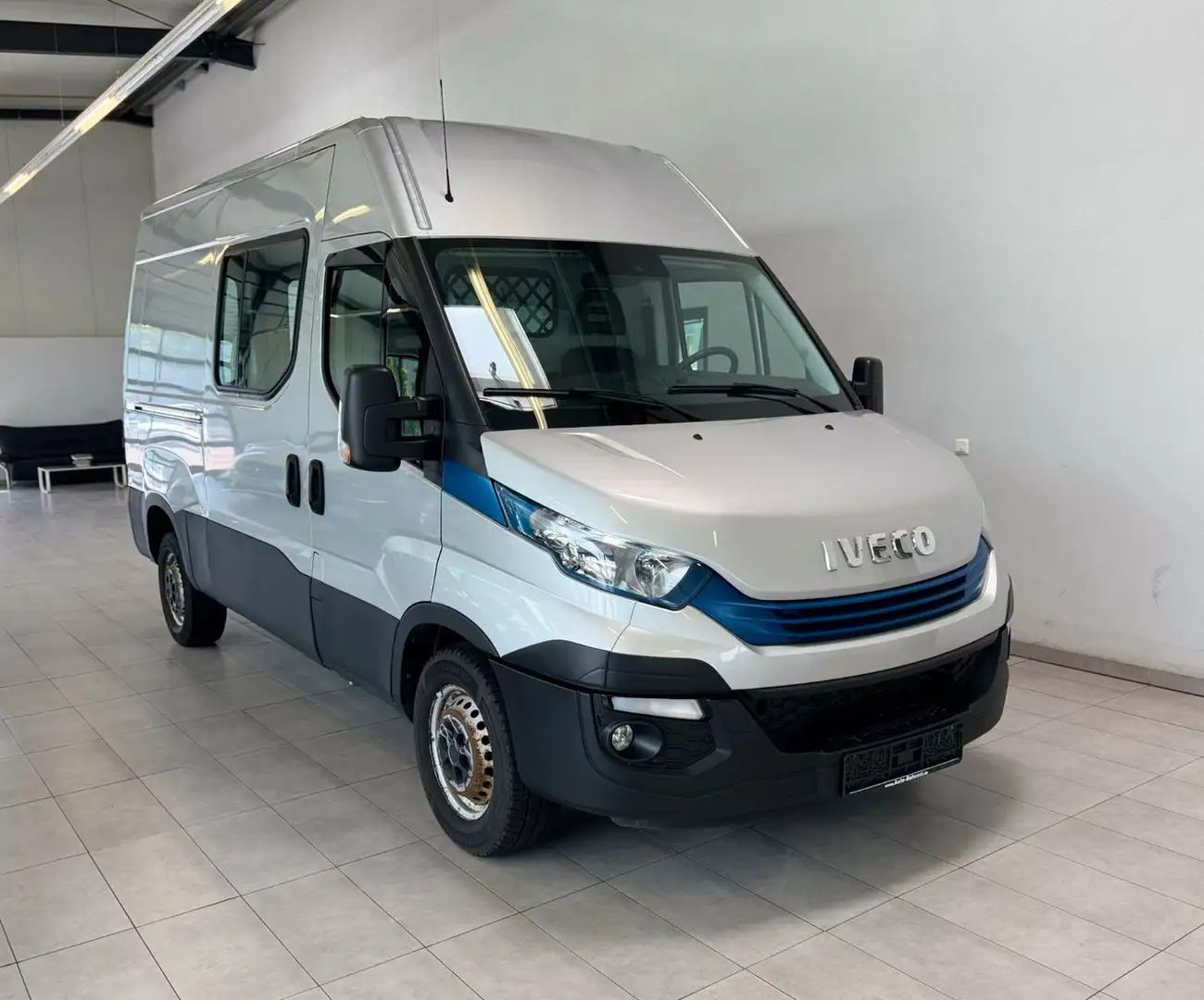 Iveco Daily Kasten*Stndhzg*Temp*Shz*Klimaauto*Bott*CNG Gris - 1