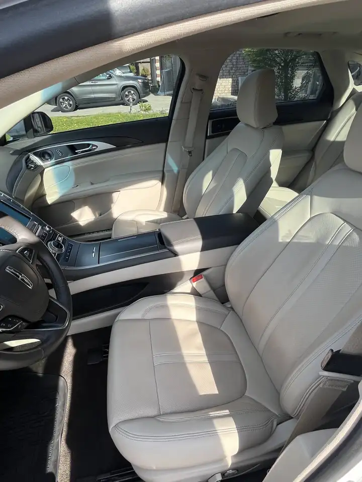 Lincoln MKZ снимка Lincoln MKZ