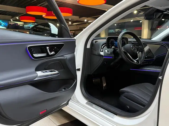 Mercedes-Benz E-Class view 12