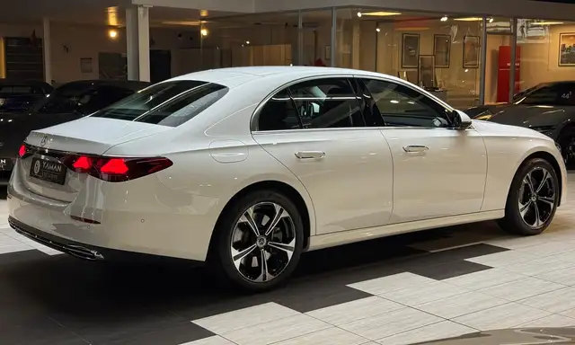 Mercedes-Benz E-Class view 8