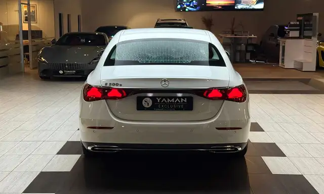 Mercedes-Benz E-Class view 9