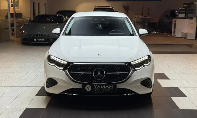 Mercedes-Benz E-Class view 5