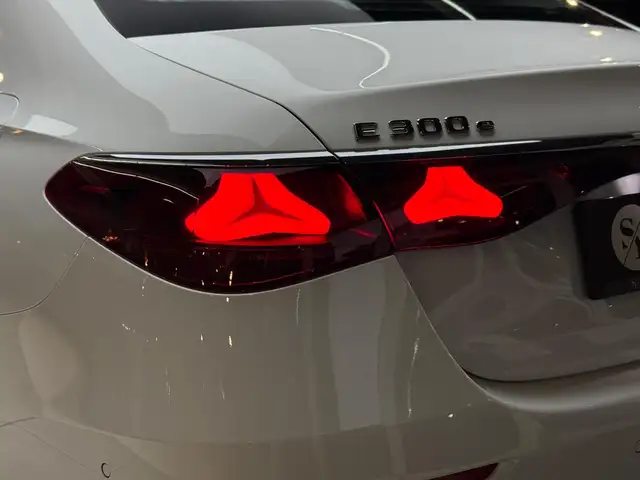 Mercedes-Benz E-Class view 11