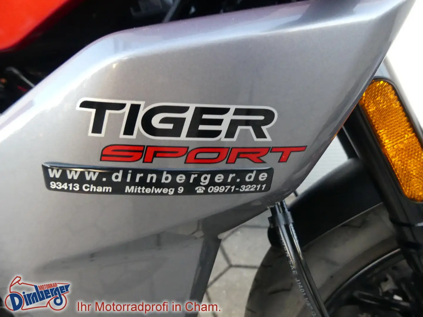 Triumph Tiger Sport 660 - mit Koffer Grau - 2