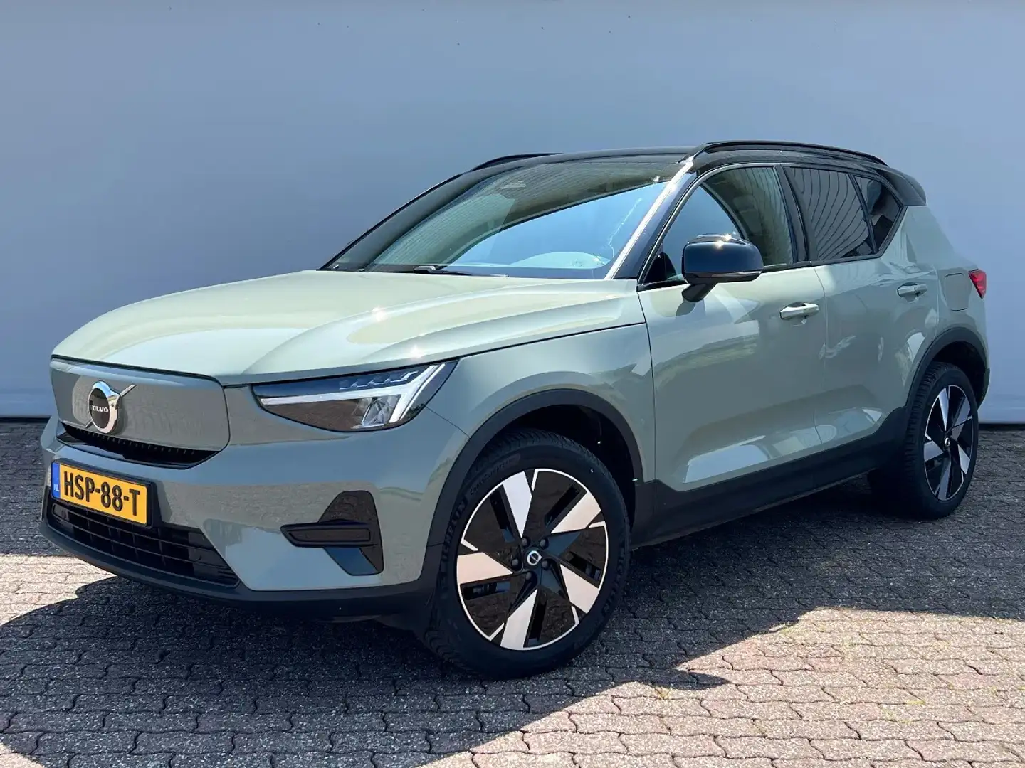 Volvo EX40 70 kWh PLUS, Two tone, ACC, Warmtepomp Verde - 1
