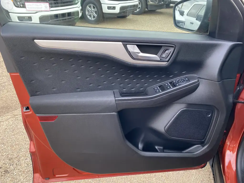 2020 Ford Escape SE | Heated Seats | Rem Keyless Entry | Rear Cam — photo 6