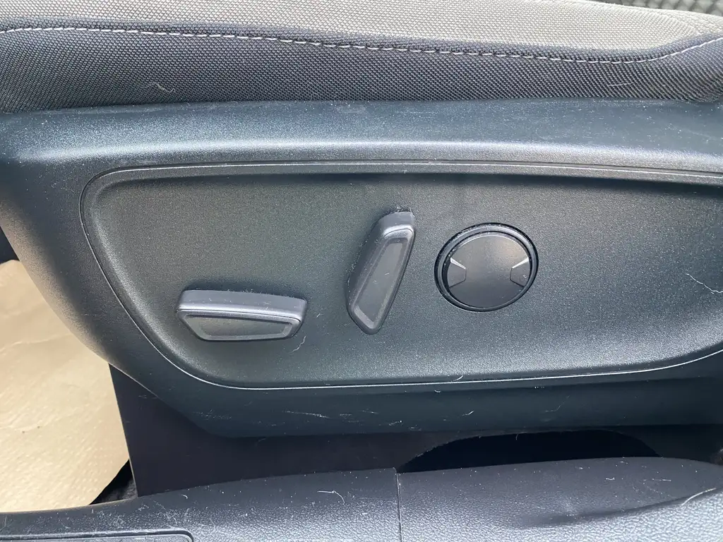 2020 Ford Escape SE | Heated Seats | Rem Keyless Entry | Rear Cam — photo 8