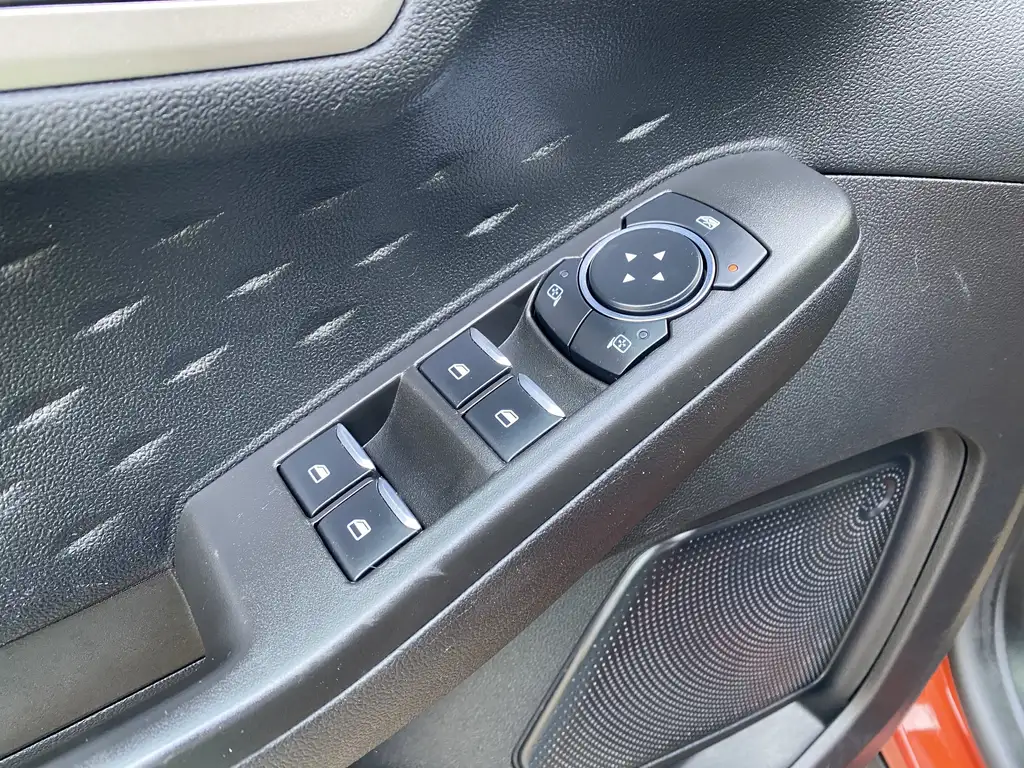 2020 Ford Escape SE | Heated Seats | Rem Keyless Entry | Rear Cam — photo 5