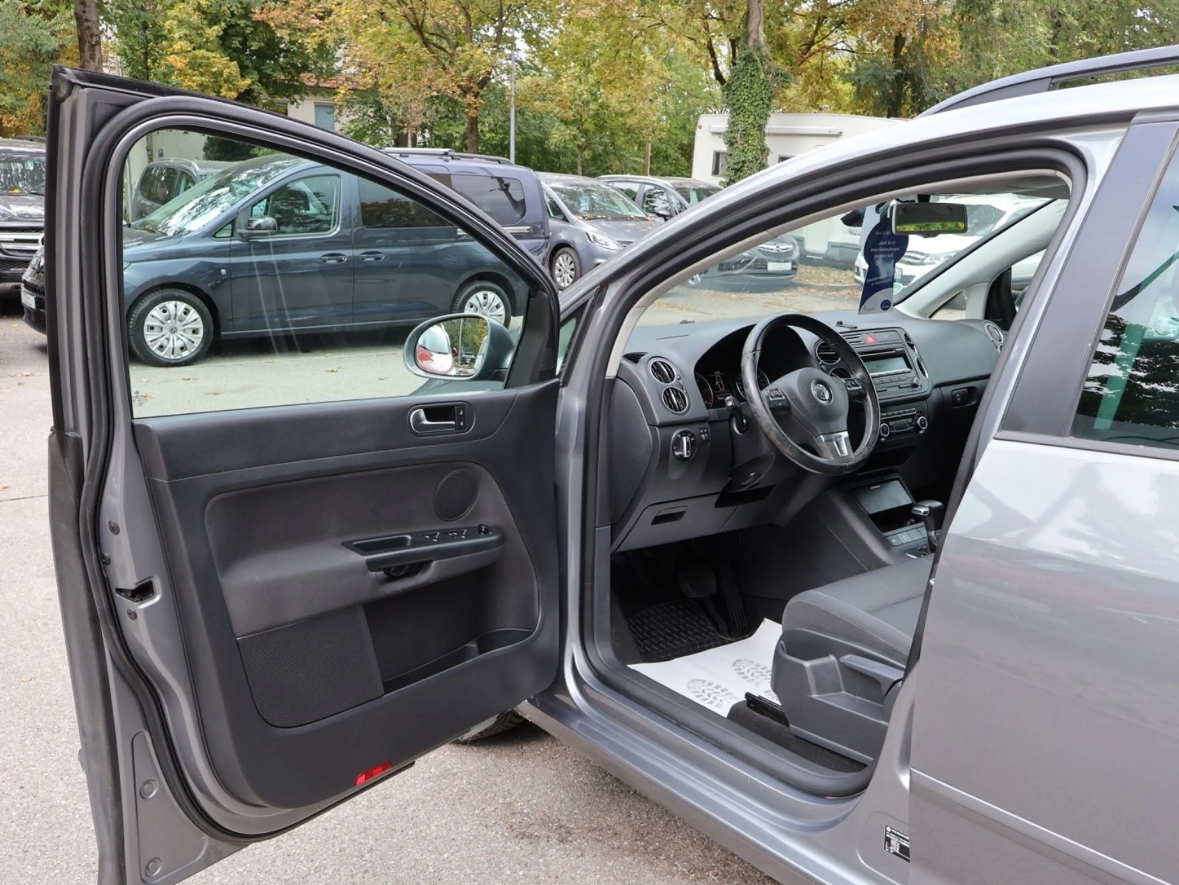 Volkswagen Golf Plus VI Team 1.6 TDI DSG nur 44.570 km — photo 12