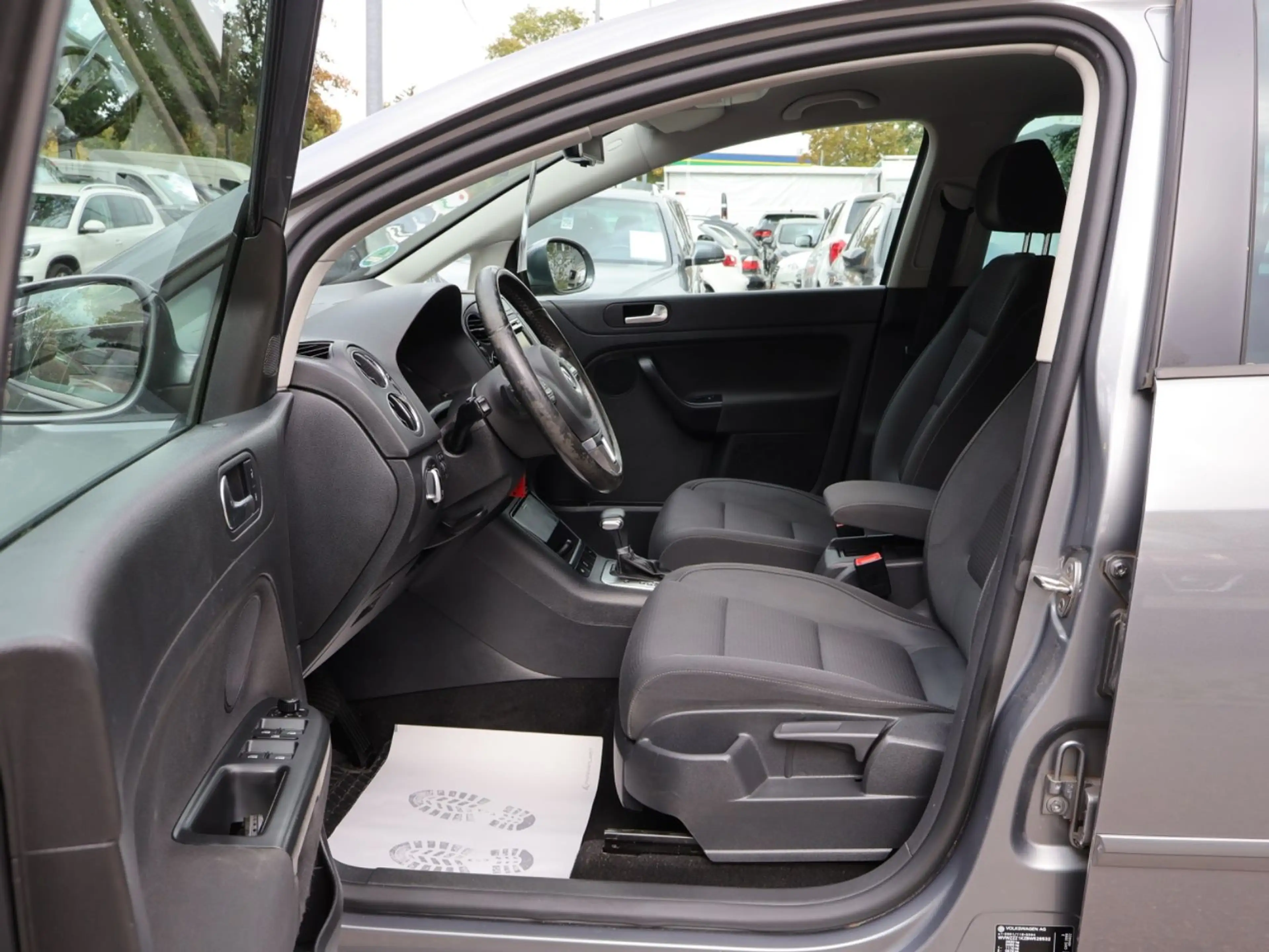 Volkswagen Golf Plus VI Team 1.6 TDI DSG nur 44.570 km — photo 13