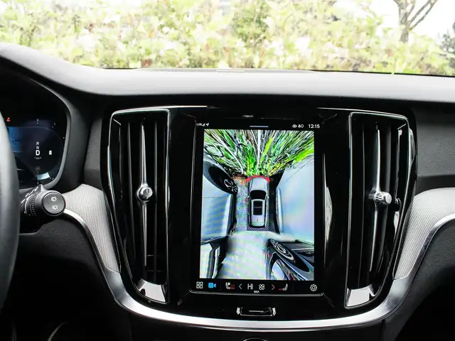 Volvo V60 Cross Country view 10