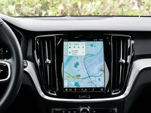 Volvo V60 Cross Country view 13