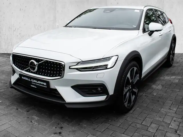 Volvo V60 Cross Country view 2