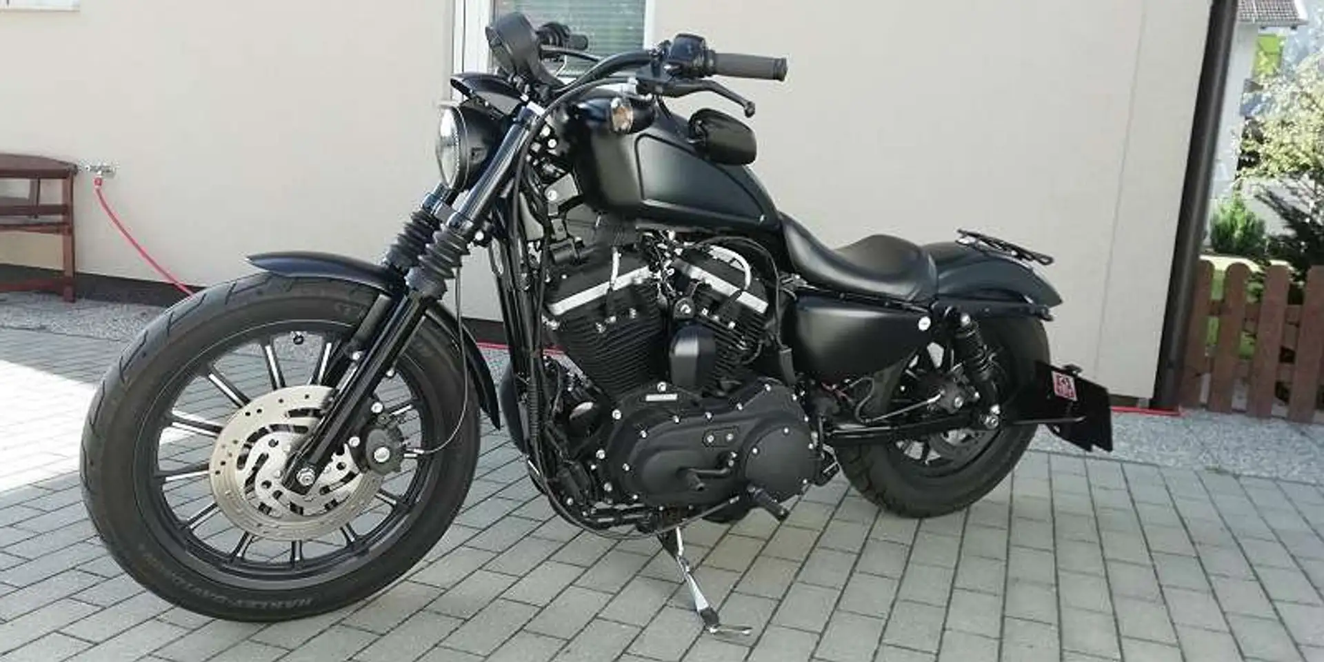 Harley-Davidson Sportster 883 Harley-Davidson Sportster XL883N Schwarz - 1