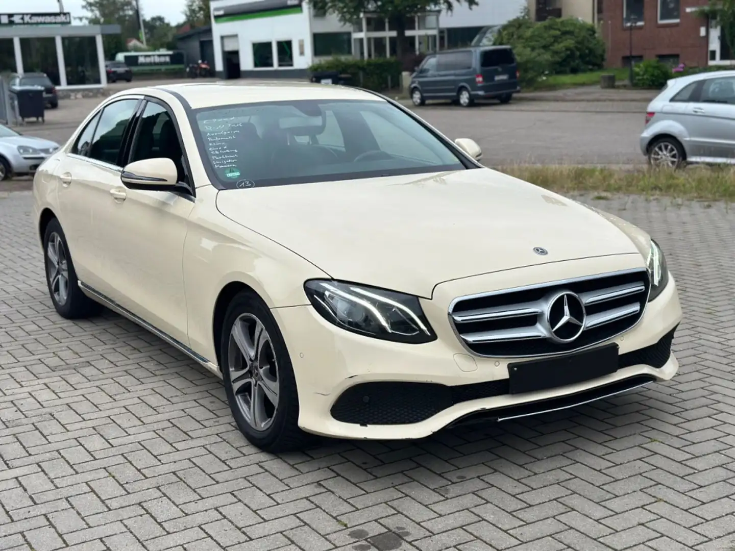 Mercedes-Benz E 200 d AVANTGARDE Automatik*Navi*PDC*Kamera*LED Beige - 2