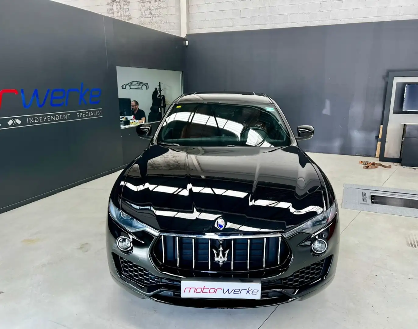 Maserati Levante Diesel Aut. Negro - 2