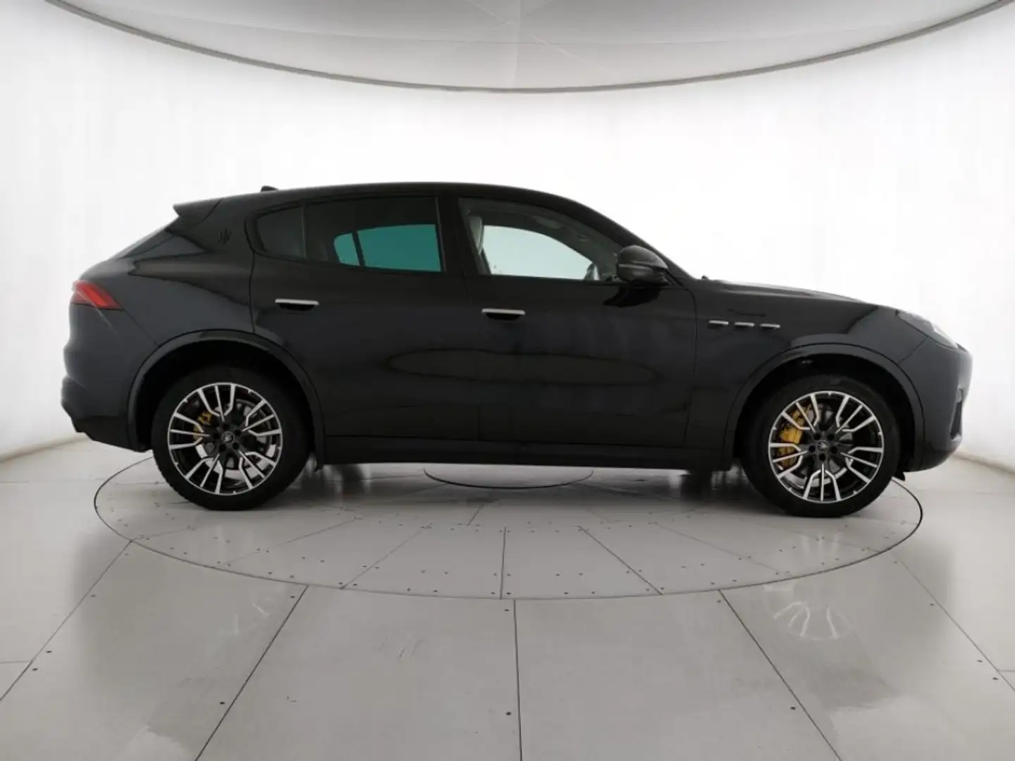 Maserati Grecale MHEV 330 CV AWD Modena Чорний - 2