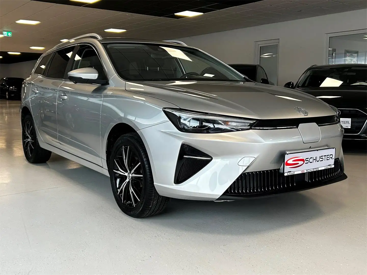 MG MG5 EV Luxury 50,3 kWh Standard Reichweite Silber - 1