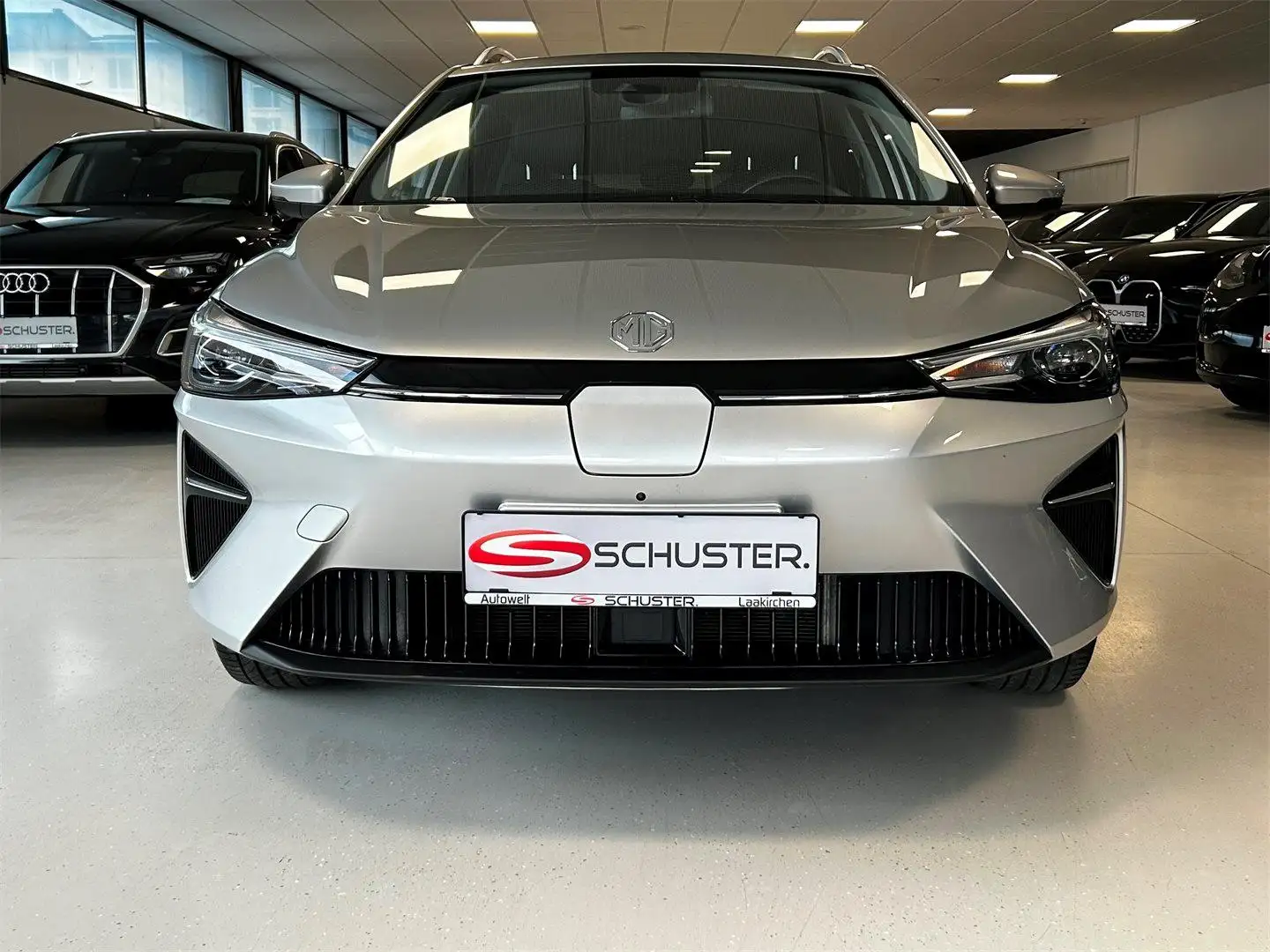 MG MG5 EV Luxury 50,3 kWh Standard Reichweite Silber - 2