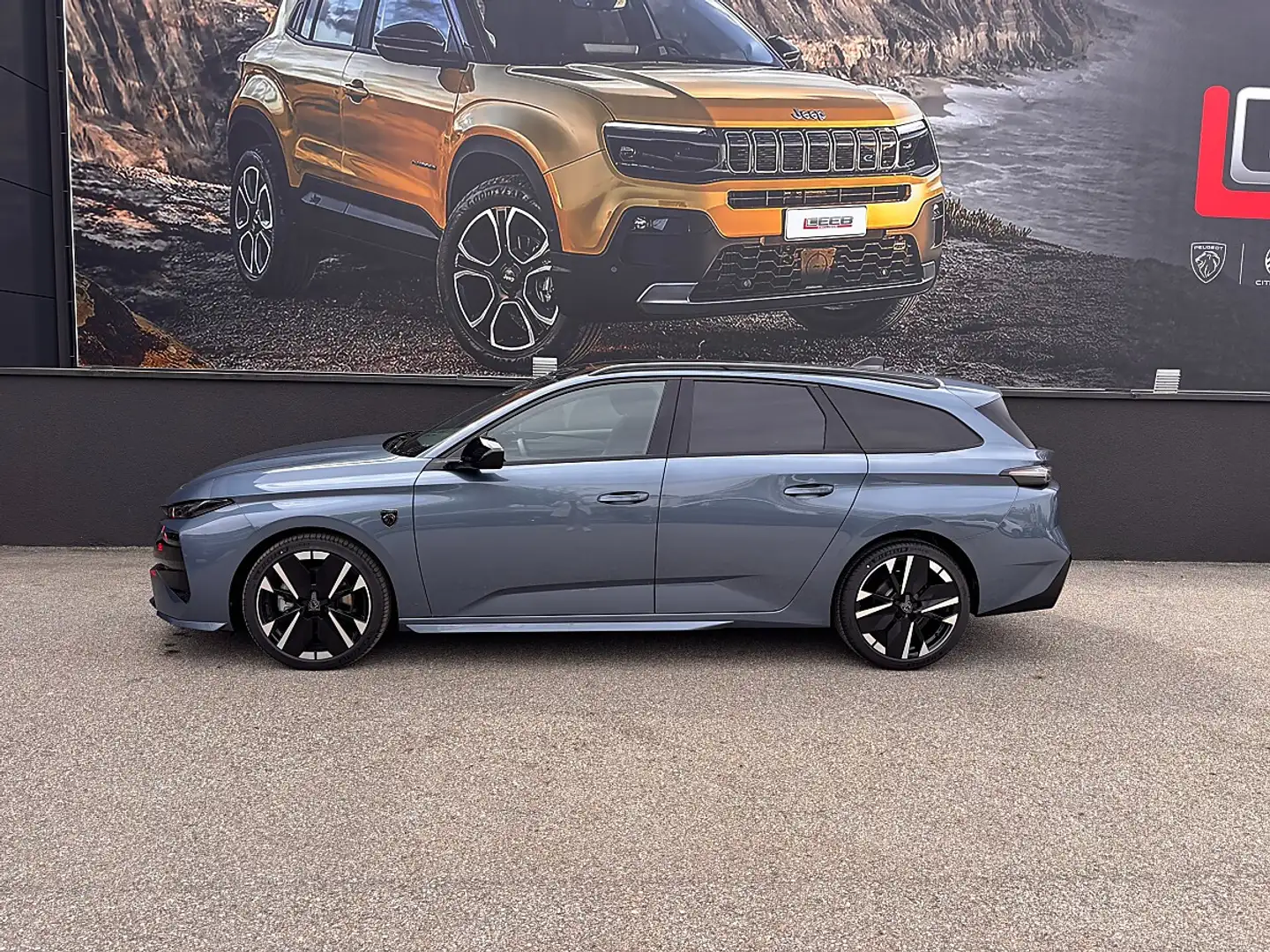 Peugeot 308 SW Hybrid 145 e-DSC6 GT inkl. Sensation Pack, 3... Blau - 2