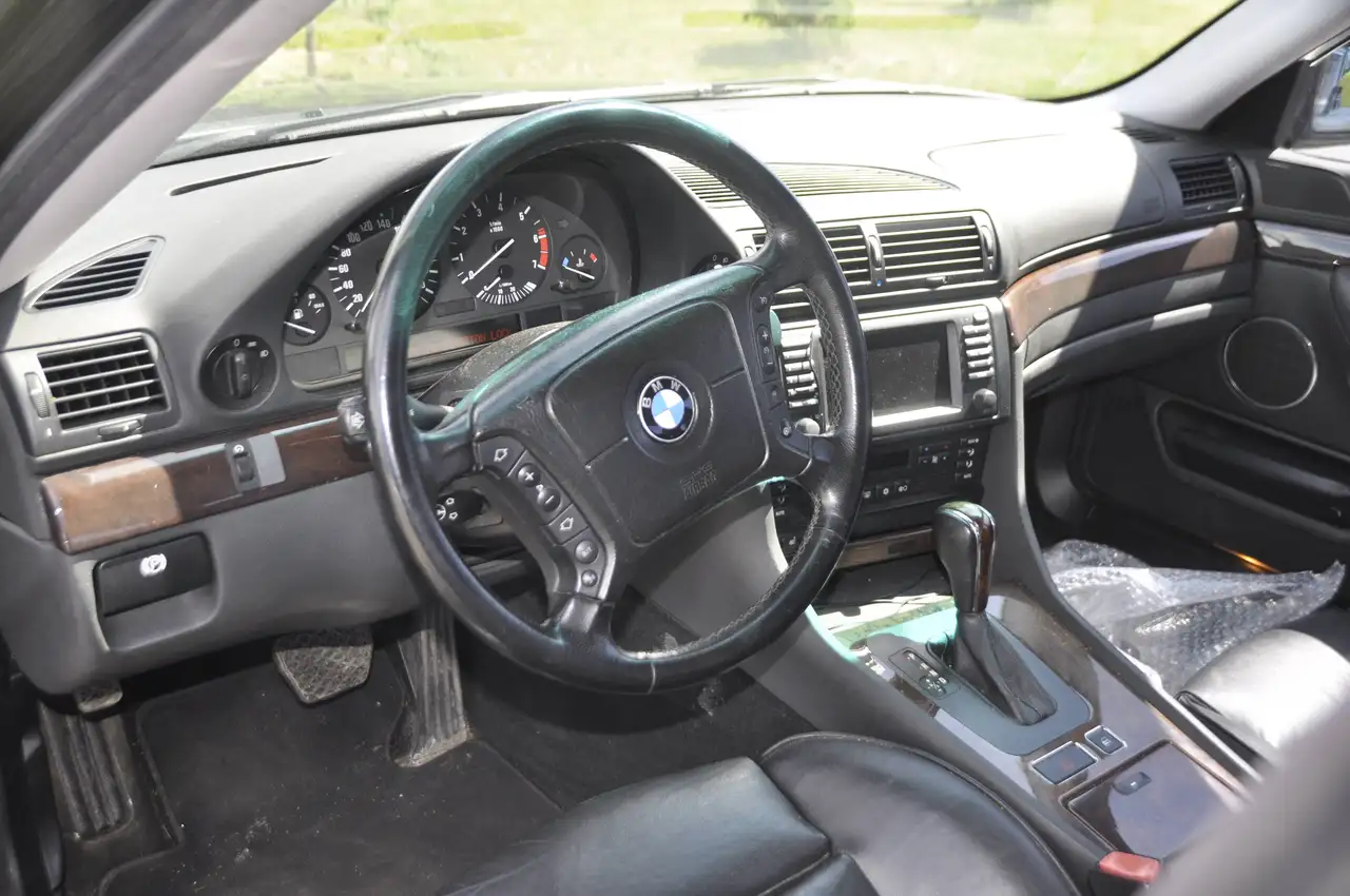 BMW 7 Series снимка BMW 7 Series