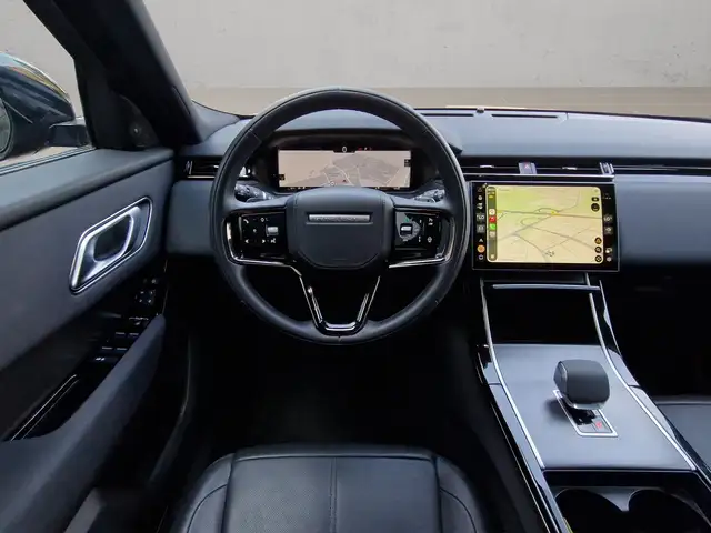 Land Rover Range Rover Velar view 9
