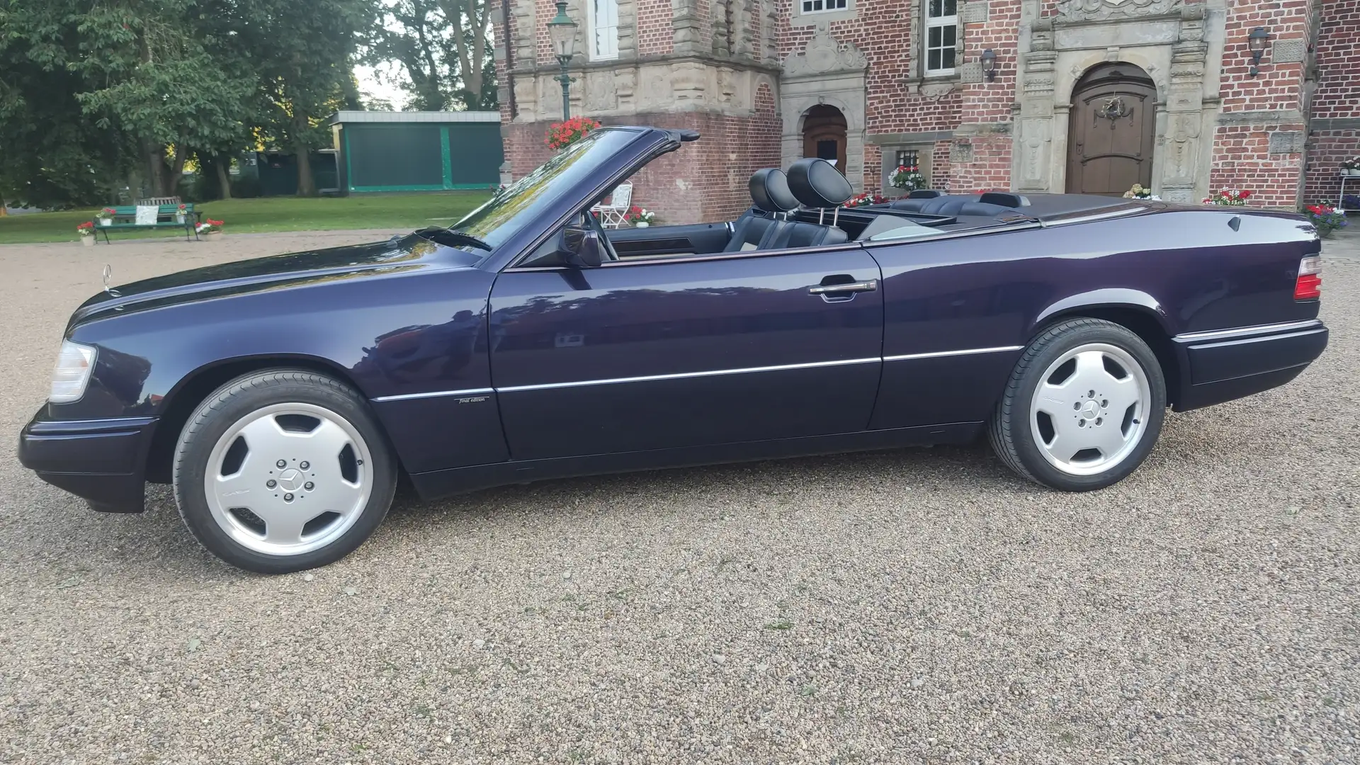Mercedes-Benz E 220 Cabrio Final Edition Designo Ausstattung Violet - 2